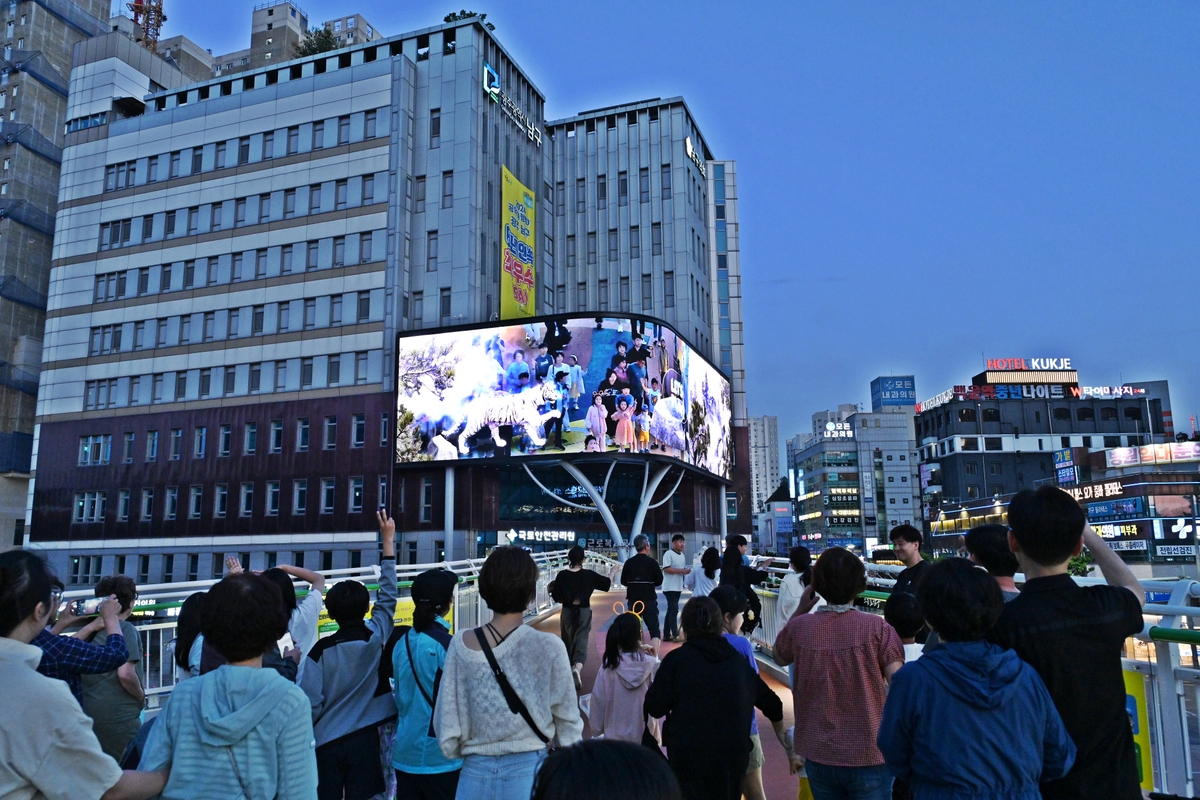 광주시 남구, ‘백운광장 미디어아트’ 방문객 사로잡았다